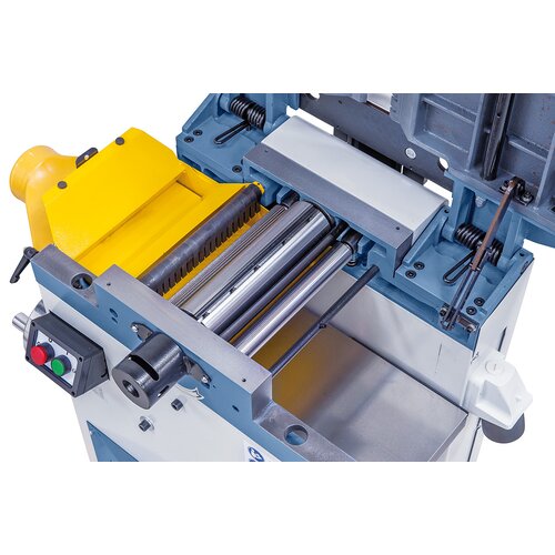 The planing unit consists of a dynamically  balanced 3-knife cutterblock, in- and outfeed roller and massive anti-kickback devices. 