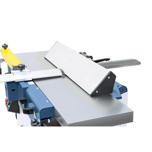 The large surface of the aluminium planing fence allows absolute accuracy when  processing large, heavy workpieces. 