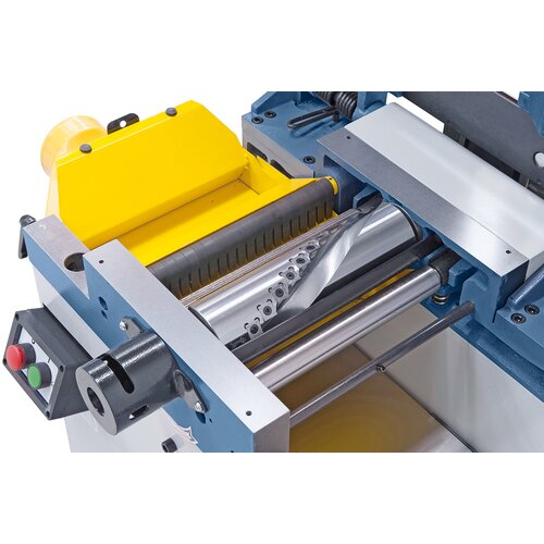 The planing unit consists of a 
dynamically balanced spiral 
cutter head, in- and outfeed 
roller and massive anti-kickback 
devices.