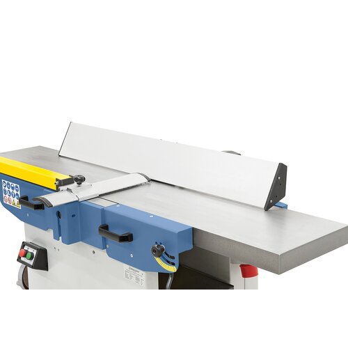 The large surface of the aluminium planing fence allows absolute accuracy when  processing large, heavy workpieces. 