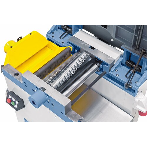 The planing unit consists of a 
dynamically balanced spiral 
cutter head, in- and outfeed 
roller and massive 
anti-kickback devices.