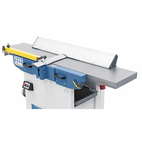 The large surface of the aluminium planing fence allows absolute accuracy when 
processing large, heavy workpieces. 