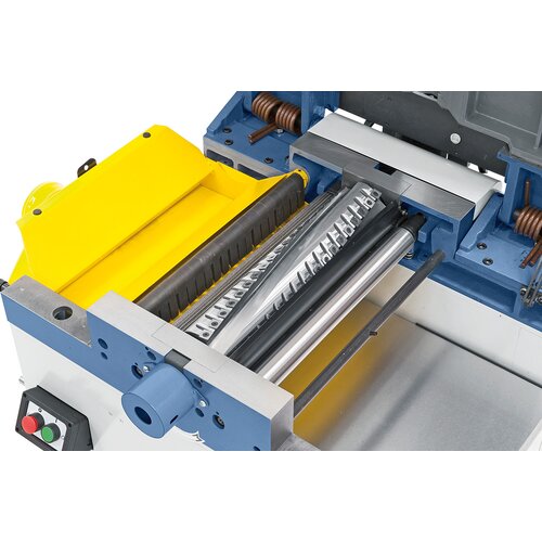 The planing unit consists of a dynamically balanced spiral cutter head, in- and outfeed roller and massive anti-kickback devices.