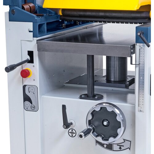 Solid thicknessing table with 
spindle guide and support for 
accurate planing of board, slats, 
planks etc. 