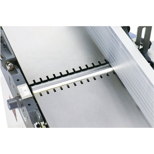 The planing tables are designed with slots to keep noise levels to a minimum.