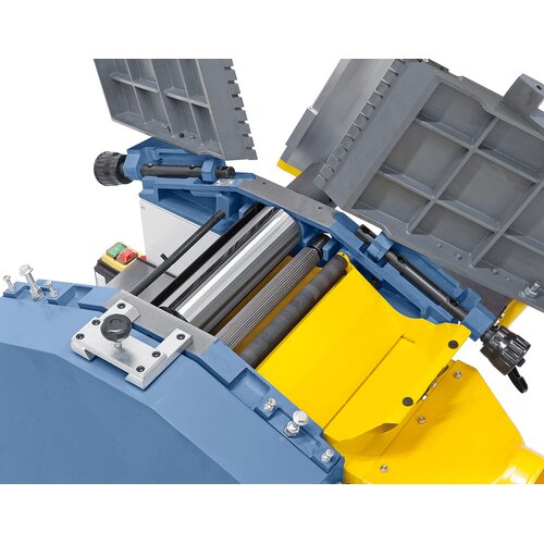 The dynamically balanced 3-knife cutterblock ensures smooth, vibration-free planing, guarantees best results.