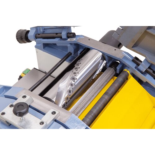 The dynamically balanced spiral cutter head ensures smooth, vibration-free planing, guarantees best results.