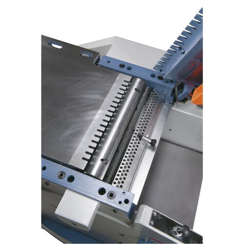 The table lips in combination with the perforated chip plate keep the noise level to a minimum.