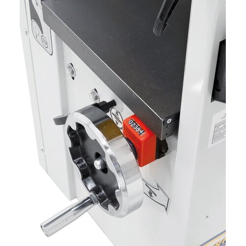 Tables can be adjusted precisely - 
1/10 mm - using the digital display. 