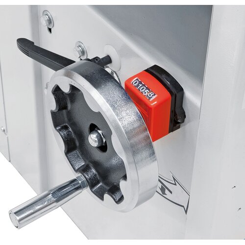 Tables can be adjusted precisely - 
1/10 mm - using the digital display. 