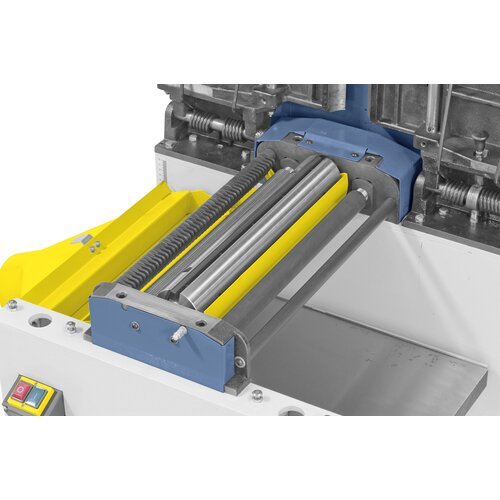 Corrugated infeed roller and rubber-coated outfeed roller allows for optimal workpiece feed.