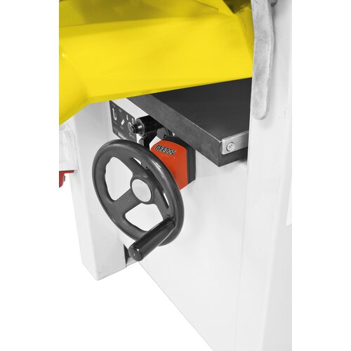 Precise adjustment of thicknessing height - 1/10 mm accuracy with digital display.