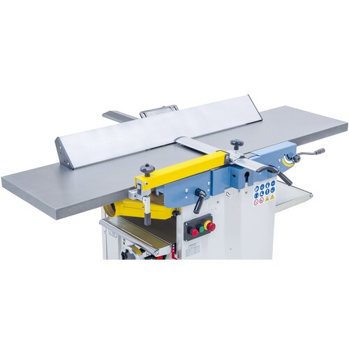 The large surface of the aluminium planing fence allows absolute accuracy when processing large, heavy workpieces. 