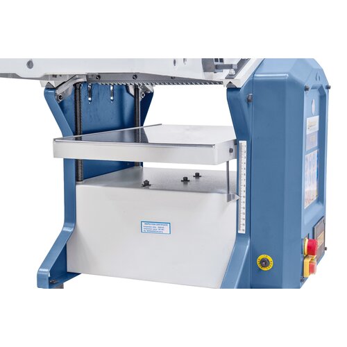 Thicknessing table is guided on four threads. The height can be read on the scale.