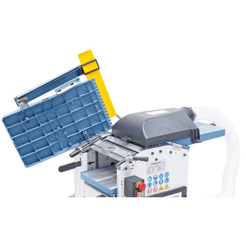 The dust hood can be used for both 
planing and thicknessing.