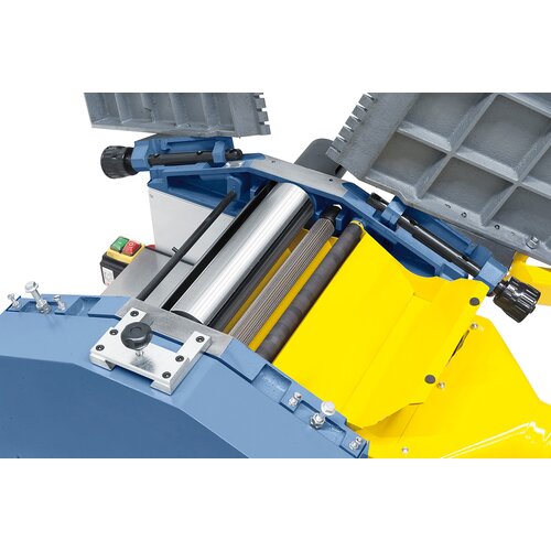 The planing unit consists of a dynamically balanced 3-knife cutterblock, in- and outfeed roller and massive anti-kickback devices.