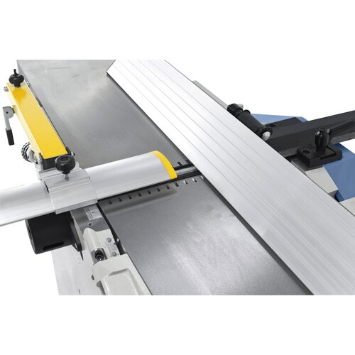 Both planer tables are equipped with table lips to reduce noise.