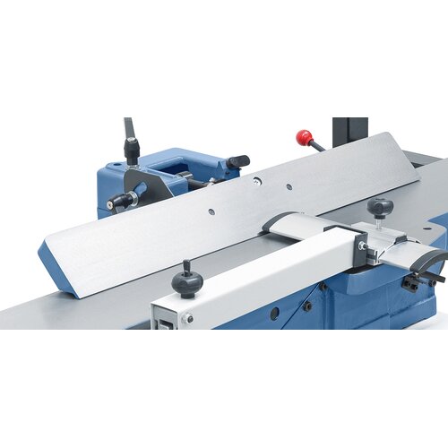 The solidly built, up to 45° tiltable planer 
fence can easily be adjusted.