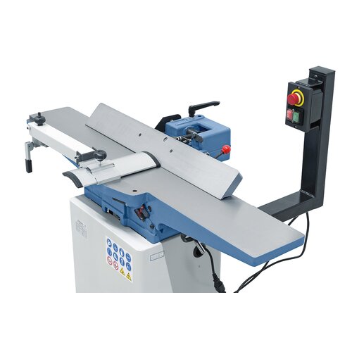 The solidly built, up to 45° tiltable planer 
fence can easily be adjusted.