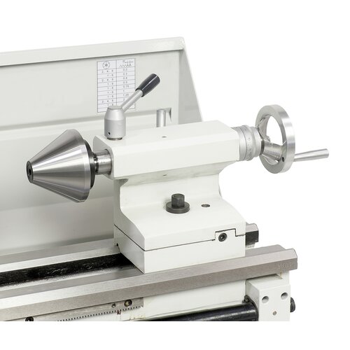 The tailstock with one-hand clamping can be moved for taper turning and is optionally available with a ball nose live center