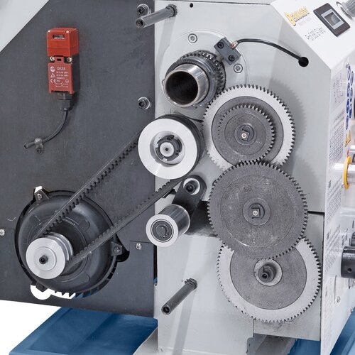 Hardened spindle, high-quality taper bearings ensure high concentricity of spindle nose (≤ 0.015 mm) 