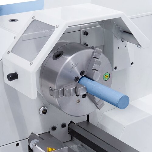 The standard 38 mm spindle bore allows processing of large shaft diameters. 