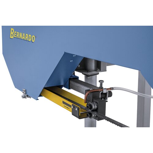 Il nastro per sega guidato con  precisione ed il carico refrigerante assicurano risultati di taglio ottimali