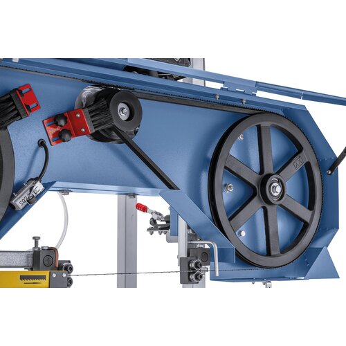 La ruota motrice con fasciatura in gomma speciale consente un  funzionamento silenzioso ed aumenta la durata del nastro per sega