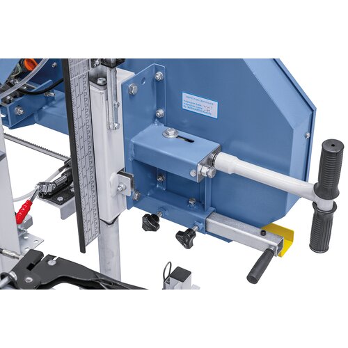 Semplice tensione del nastro per sega, facilmente accessibile