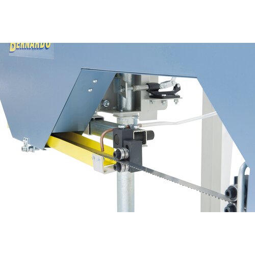 Il nastro per sega guidato con  precisione ed il carico refrigerante assicurano risultati di taglio ottimali