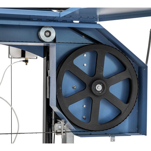 Roata de acţionare cu bandaj de  cauciuc asigură o funcţionare  silenţioasă şi creşte durata de  viaţă funcţională a benzii fierăstrău.