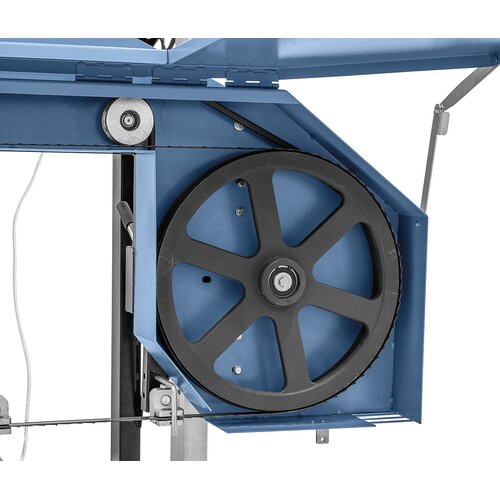 Roata de acţionare cu bandaj de  cauciuc asigură o funcţionare  silenţioasă şi creşte durata de  viaţă funcţională a benzii fierăstrău.