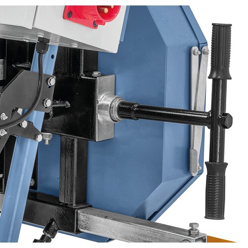 Tensionare simplă a benzii fierăstrău,  uşor accesibilă