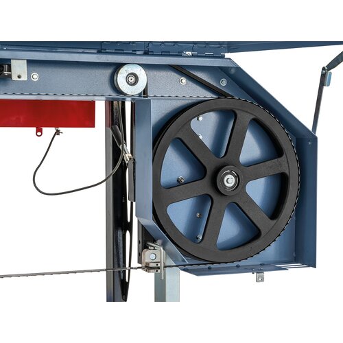 Roata de acţionare cu bandaj de  cauciuc asigură o funcţionare  silenţioasă şi creşte durata de  viaţă funcţională a benzii fierăstrău.