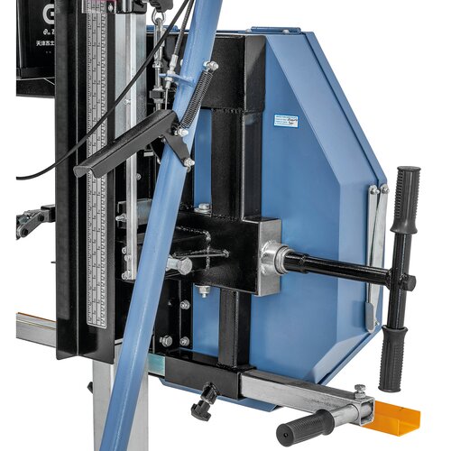 Tensionare simplă a benzii fierăstrău,  uşor accesibilă