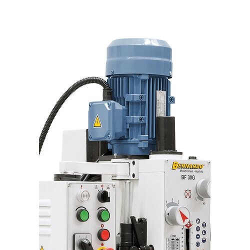 Výkonný 2stupňový hnací motor s hnací silou 0,75 / 1,1 kW.