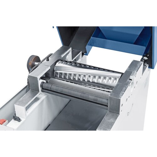The precisely bedded spiral cutter head and the straight toothed of the infeed roller ensure top work results.