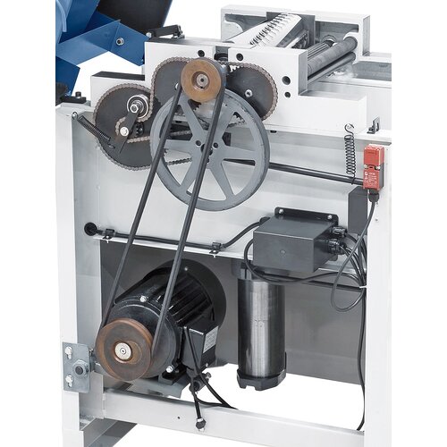The chain drive ensures consistency of infeed and outfeed rollers.