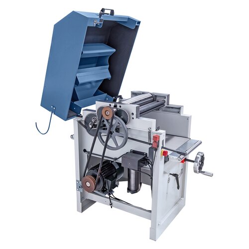 The chain drive ensures consistency of infeed and outfeed rollers.