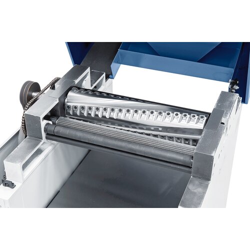 The precisely bedded spiral cutter head and the straight toothed of the infeed roller ensure top work results.