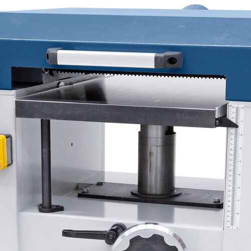The torsion-free thicknessing 
table is guided on a central 
column with support.