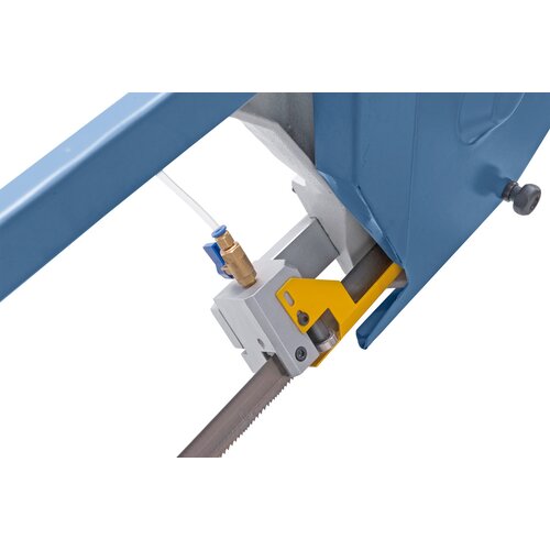 Combinded roll-carbide guiding prevents excessive wear of the bandsaw blade.