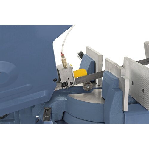 Combined roll-carbide guiding prevents excessive wear of the bandsaw blade