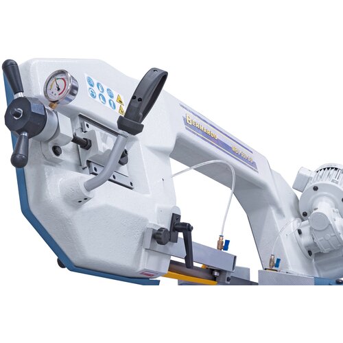 The manometer, as part of standard equipment, allows for optimal adjustmenst of bandsaw blade tension.