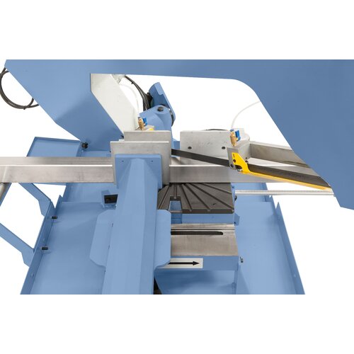 For double mitre cutting the position of the quick clamp vice can be changed. 