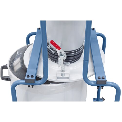 Serially with quick clamping 
lever for an easy access to the collecting vessel