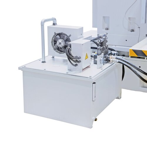 Individual hydraulic unit with oil cooling  eliminates vibrations and thermal strain  on the machine frame.