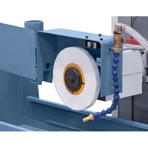 The pre-tensioned special bearings of the spindle assure a vibration-free run and highest accuracy.