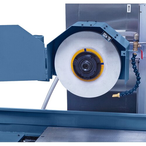 The pre-tensioned special bearings of the spindle assure a vibration-free run and highest accuracy.