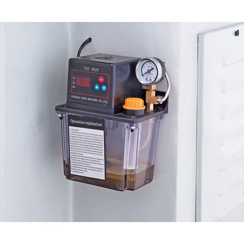 Automatic central lubrication for all 
guide rails and spindles.